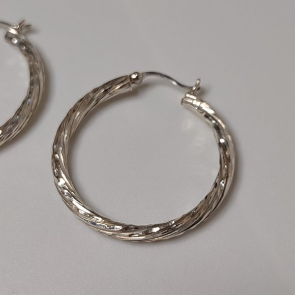 Cute Basic Lightweight 925 Sterling Silver Hoop Earrings - Picture 3 of 12
